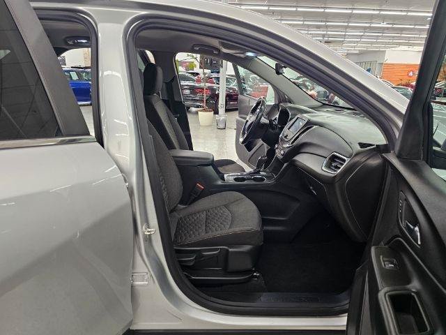 Used 2021 Chevrolet Equinox LT w/ Driver Convenience Package AWD/4WD image 32