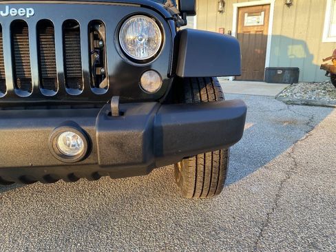 Used 2018 Jeep Wrangler Unlimited Sport S AWD/4WD image 51