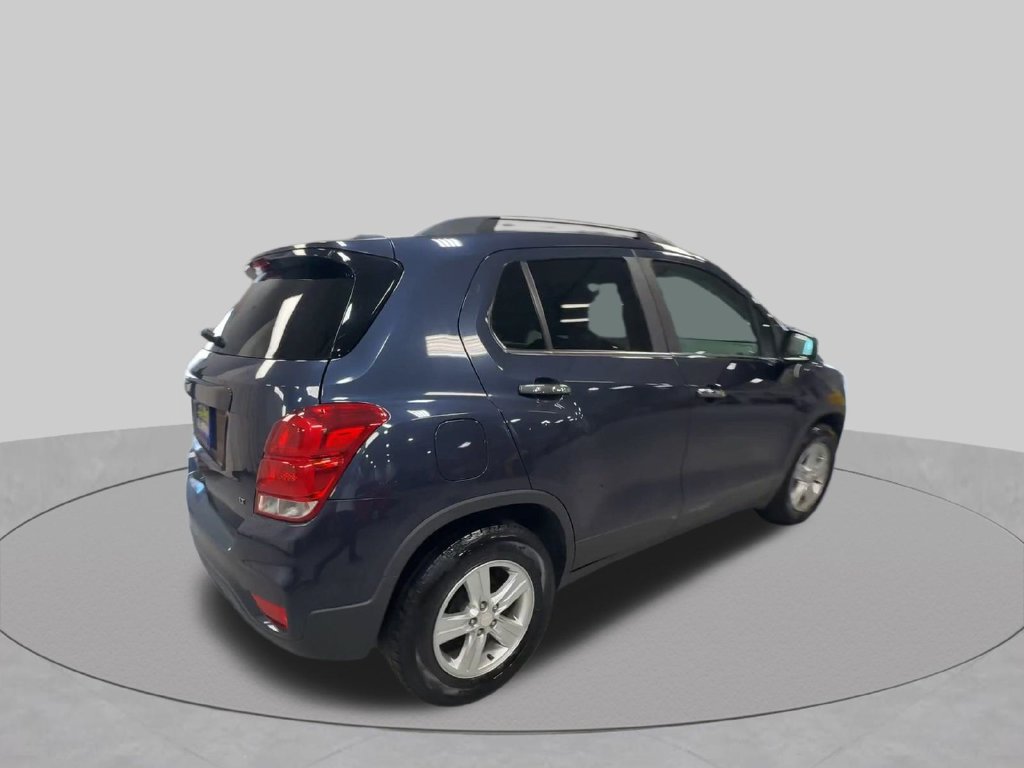 Used 2018 Chevrolet Trax LT w/ Sun & Sound Package FWD image 8