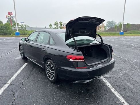 Used 2022 Volkswagen Passat 2.0T image 10