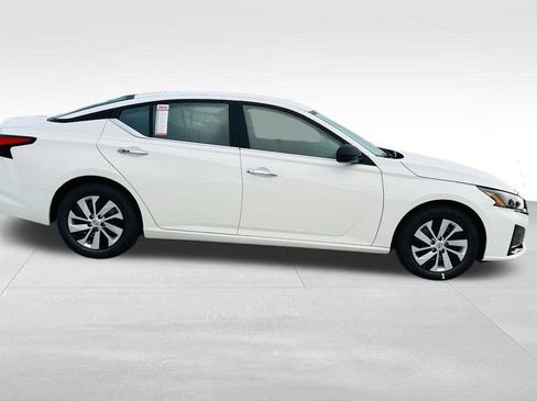 Certified 2025 Nissan Altima 2.5 S FWD image 8