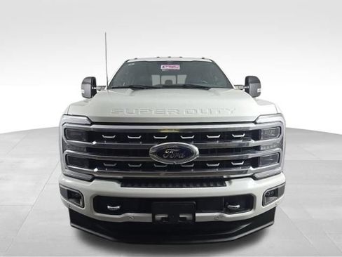 Used 2024 Ford F250 Platinum AWD/4WD image 2