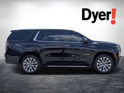 Used 2025 Chevrolet Tahoe High Country RWD image 2