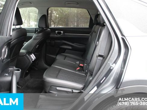 Used 2024 Kia Sorento S image 18