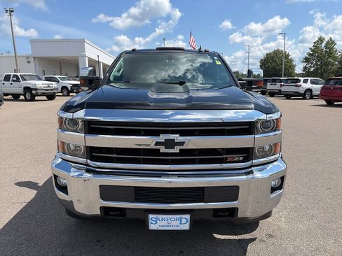 Used 2018 Chevrolet Silverado 2500 LTZ w/ Vortec Plus Package AWD/4WD image 8