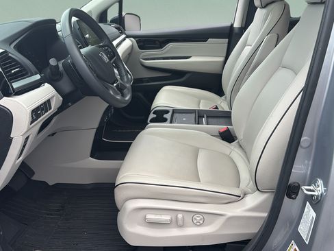 Certified 2025 Honda Odyssey Touring image 9