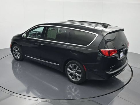 Used 2017 Chrysler Pacifica Limited w/ UConnect Theater Package FWD image 35