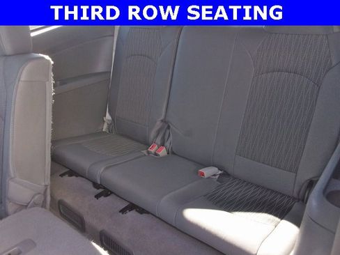 Used 2017 Chevrolet Traverse LT image 3