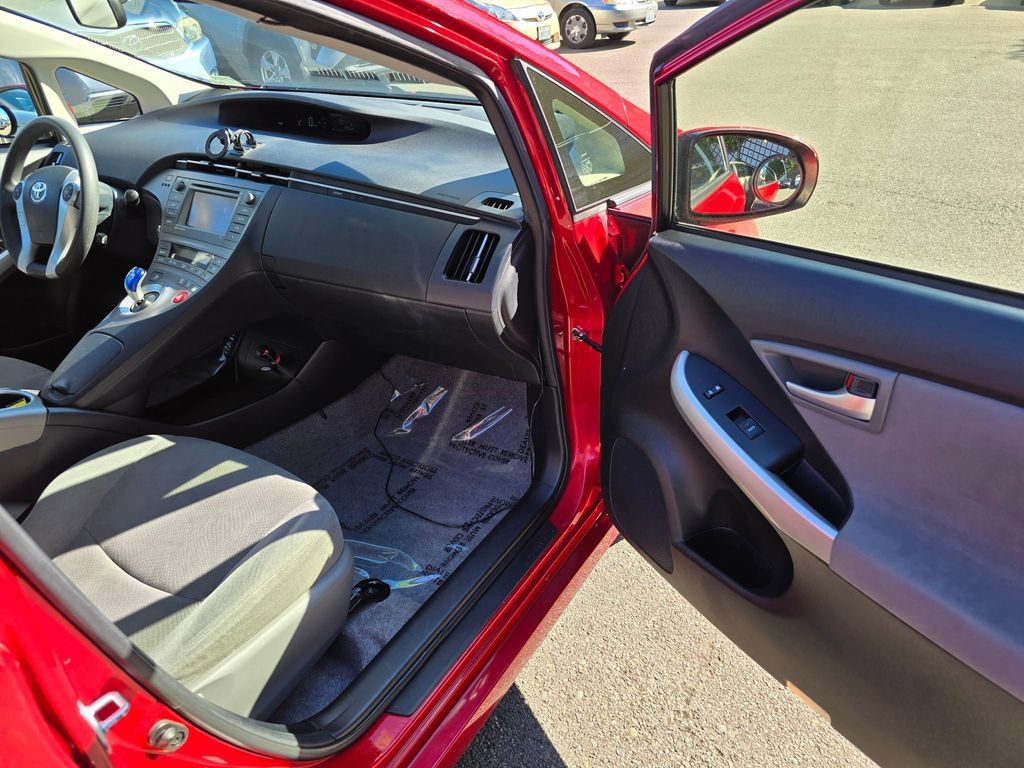 Used 2014 Toyota Prius Three FWD image 10