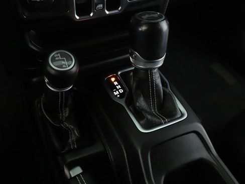 Used 2021 Jeep Wrangler Unlimited Sahara AWD/4WD image 17