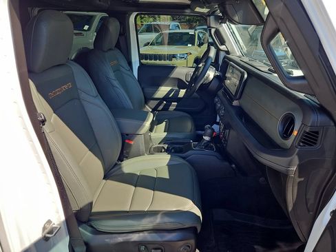 Certified 2026 Jeep Gladiator Mojave AWD/4WD image 16