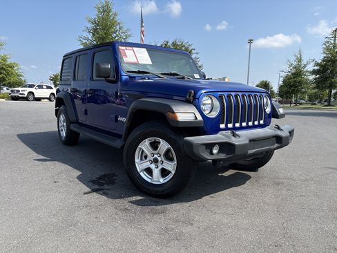 Used 2019 Jeep Wrangler Unlimited Sport S AWD/4WD image 2