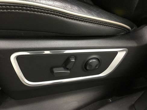 Used 2023 RAM 1500 Laramie AWD/4WD image 11