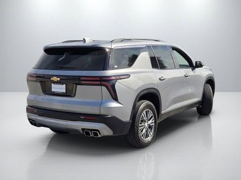 Used 2024 Chevrolet Traverse LT AWD/4WD image 4