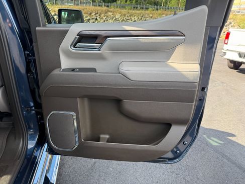 Used 2023 GMC Sierra 1500 SLT w/ SLT Premium Package image 22