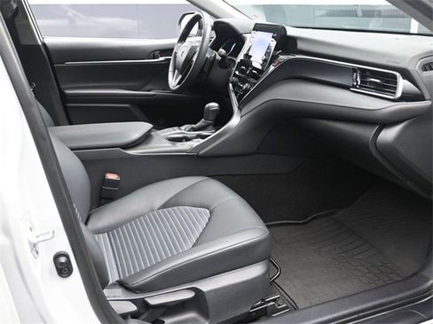 Used 2024 Toyota Camry SE image 26