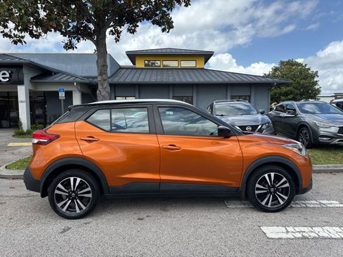 Used 2019 Nissan Kicks SV FWD image 8