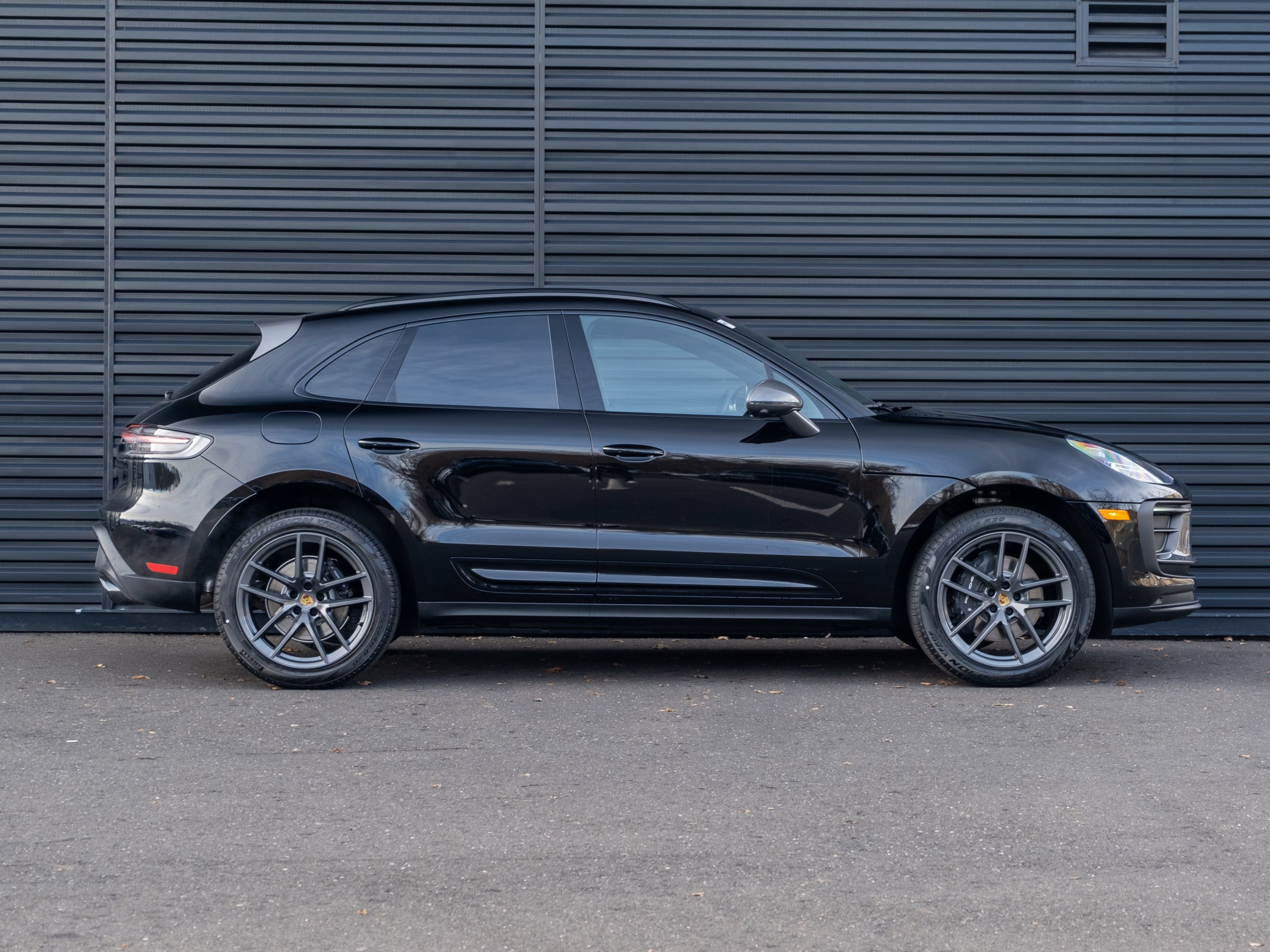Certified 2026 Porsche Macan Turbo AWD/4WD image 9