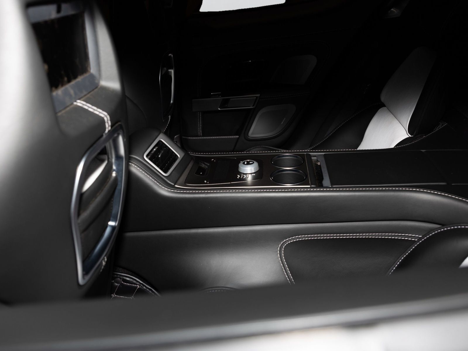 Used 2011 Aston Martin Rapide RWD image 29