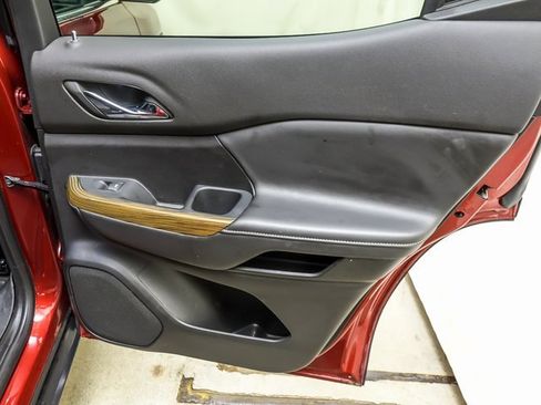 Used 2023 GMC Acadia SLE w/ Driver Convenience Package image 27