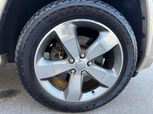 Used 2014 Jeep Grand Cherokee Overland AWD/4WD image 15