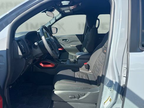 Used 2025 Nissan Frontier PRO-4X w/ Pro Convenience Package AWD/4WD image 6