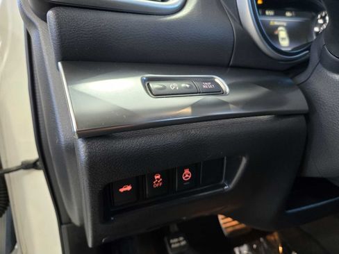 Used 2018 Nissan Maxima SR w/ Midnight Edition FWD image 13