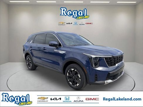 Certified 2025 Kia Sorento S image 1