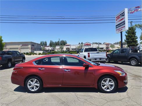 Used 2015 Nissan Altima 2.5 SV FWD image 4