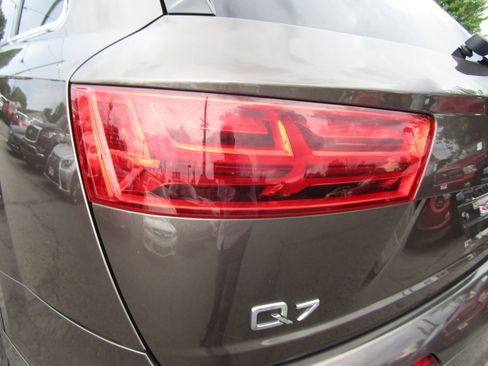 Used 2017 Audi Q7 3.0T Premium Plus w/ Premium Plus Package image 10