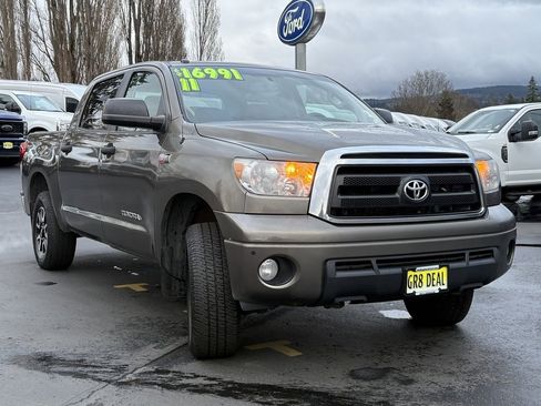 Used 2011 Toyota Tundra 4x4 CrewMax image 3