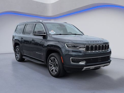 Used 2024 Jeep Wagoneer Series II w/ Flexible Seating Group RWD image 9