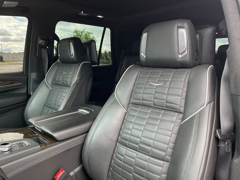 Used 2024 Cadillac Escalade Sport Platinum w/ LPO, ONYX Package AWD/4WD image 16