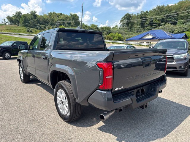 Used 2026 Toyota Tacoma SR5 AWD/4WD image 4