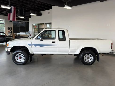 Used 1992 Toyota Pickup Deluxe AWD/4WD image 4