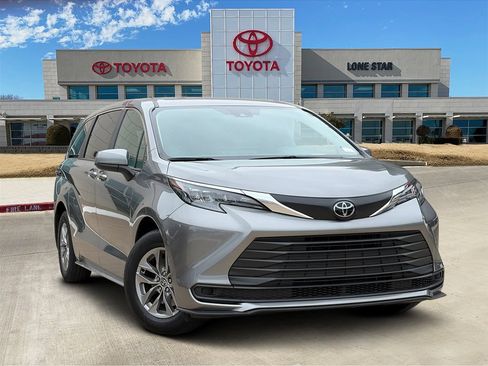 Used 2026 Toyota Sienna LE FWD image 1