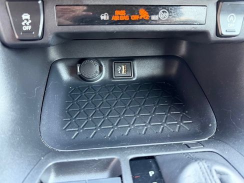 Used 2025 Toyota RAV4 XLE AWD/4WD image 27