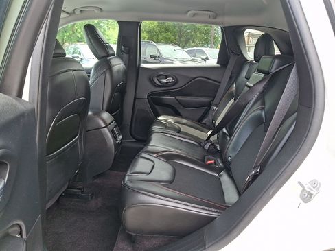 Used 2019 Jeep Cherokee Trailhawk AWD/4WD image 10