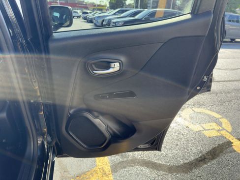 Used 2019 Jeep Renegade Sport image 29