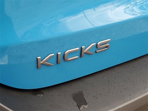 Certified 2025 Nissan Kicks SR image 27