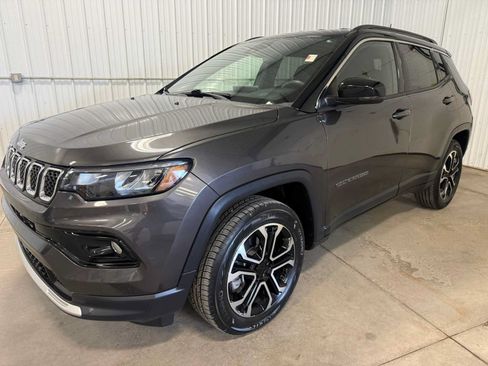 Used 2023 Jeep Compass Limited AWD/4WD image 6