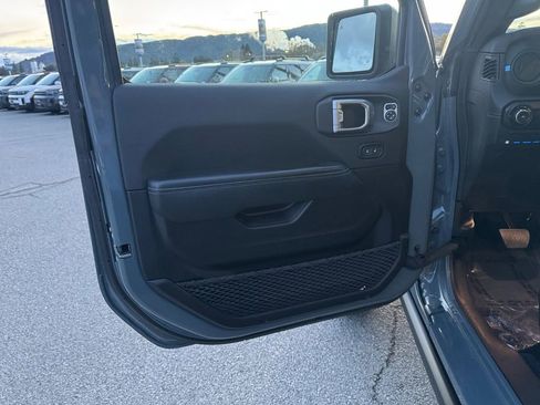 Used 2024 Jeep Wrangler Unlimited Rubicon 4xe image 11