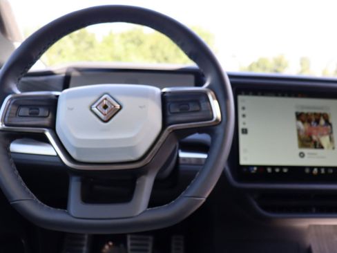 Used 2024 Rivian R1S Adventure Quad AWD/4WD image 24