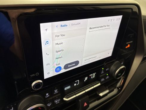 Used 2023 Toyota Highlander XLE AWD/4WD image 38