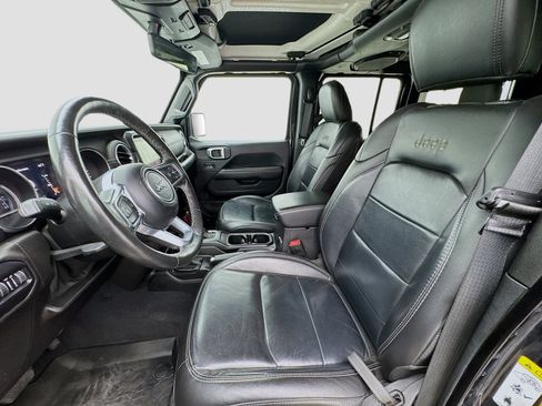 Used 2019 Jeep Wrangler Unlimited Sahara w/ Quick Order Package 24M Moab AWD/4WD image 13