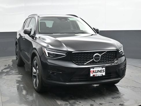 New 2026 Volvo XC40 B5 Plus w/ Protection Package Premier image 4