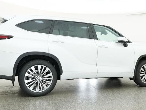 New 2026 Toyota Highlander Platinum AWD/4WD image 26