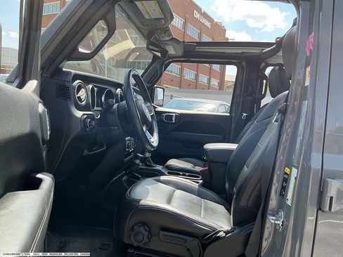 Used 2021 Jeep Wrangler Unlimited Sahara AWD/4WD image 13