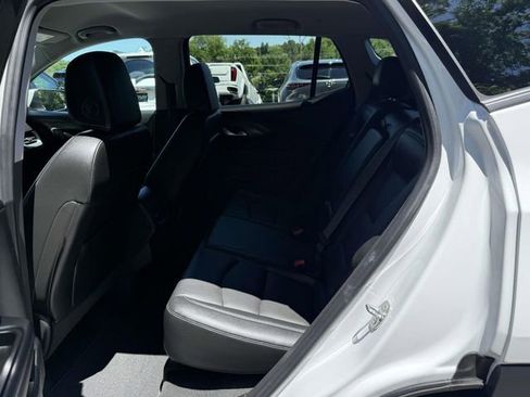 Certified 2024 GMC Terrain SLT FWD image 11