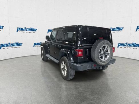 Used 2018 Jeep Wrangler Unlimited Sahara AWD/4WD image 8